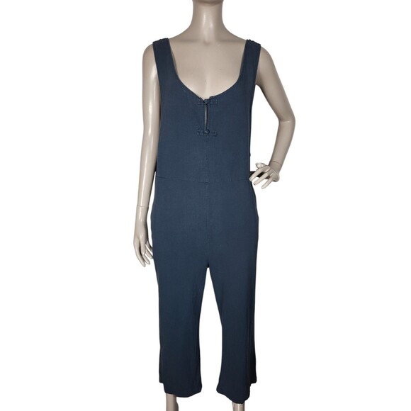 Celmia Collection Sleevless Frog Closure Low-Cut Wide Leg Cropped Jumpsuit LRG - Picture 2 of 10